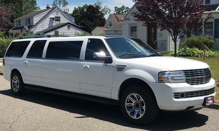 Lincolin Navigator exterior