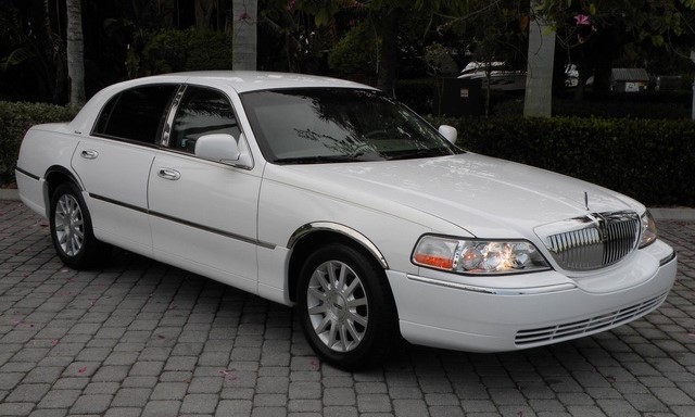 Lincoln Town Car exterior